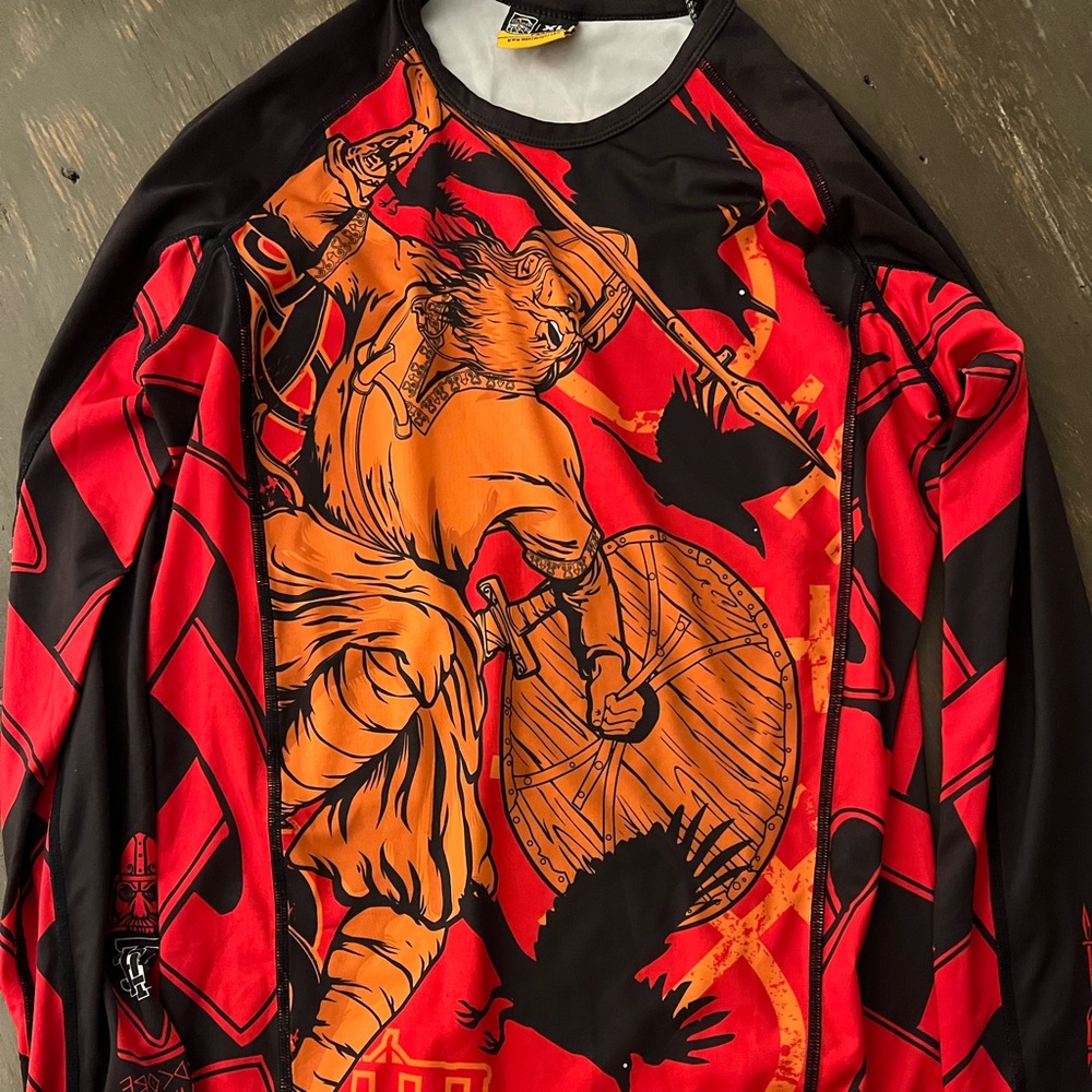 Manto XL long sleeved BJJ nogi rash guard in excellent condition